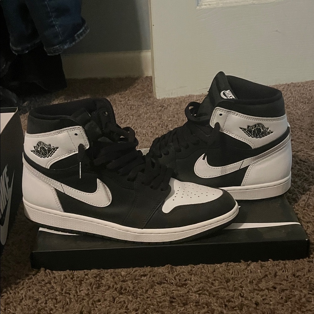 Nike Men's Black and White Sneakers